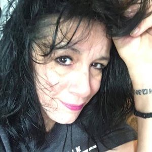 Meet your Posher, Dena